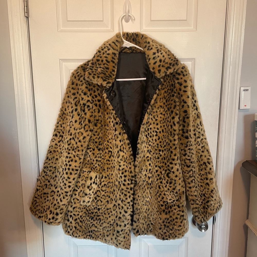 VINTAGE LEOPARD PRINT FAUX FUR COAT WITH JEWEL BUTTON